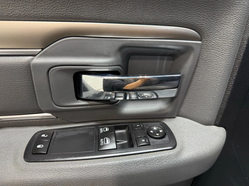 2016 RAM 3500 Image 11