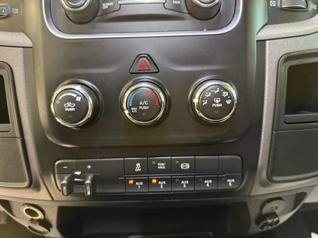 2016 RAM 3500 Image 18