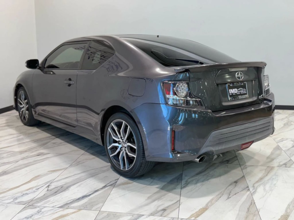 2016 Scion tC Image 8