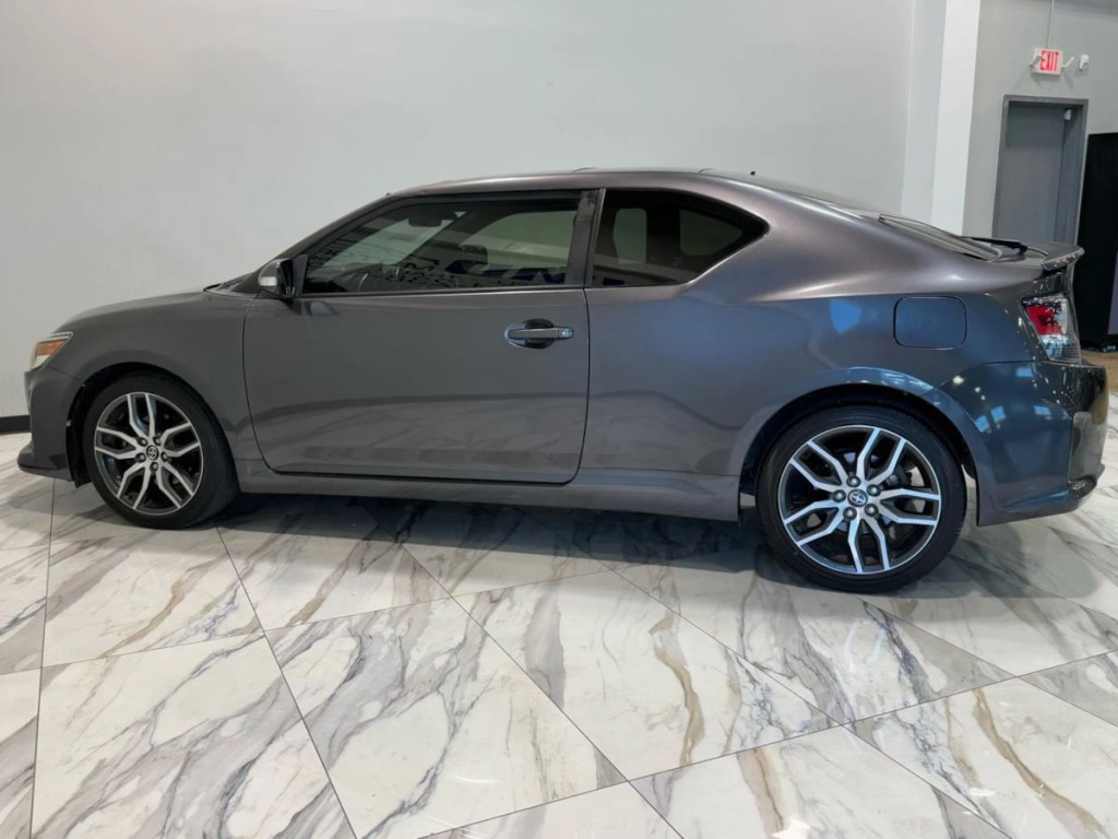 2016 Scion tC Image 9
