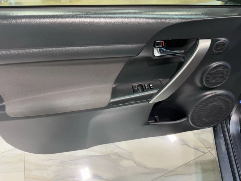 2016 Scion tC Image 10