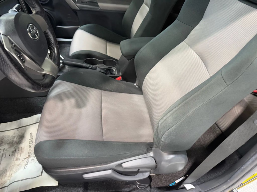 2016 Scion tC Image 19