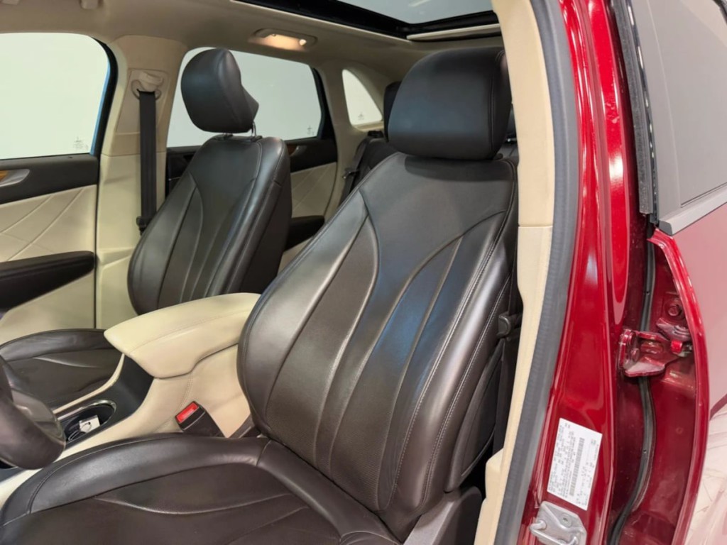2015 Lincoln MKC Image 24