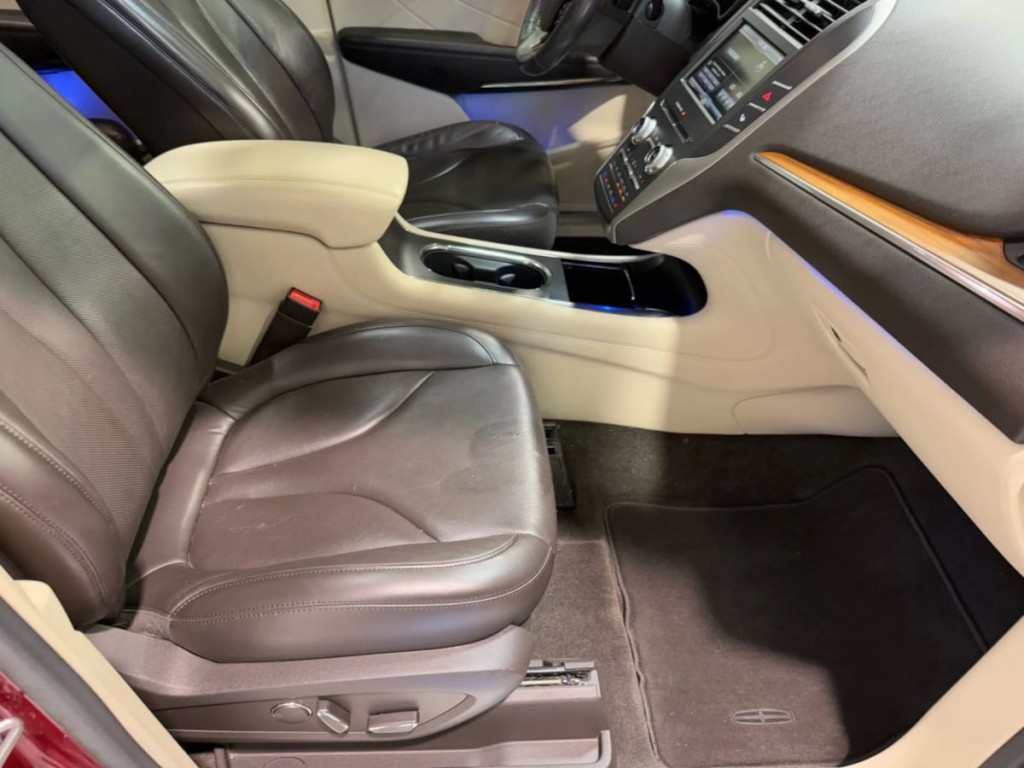 2015 Lincoln MKC Image 28