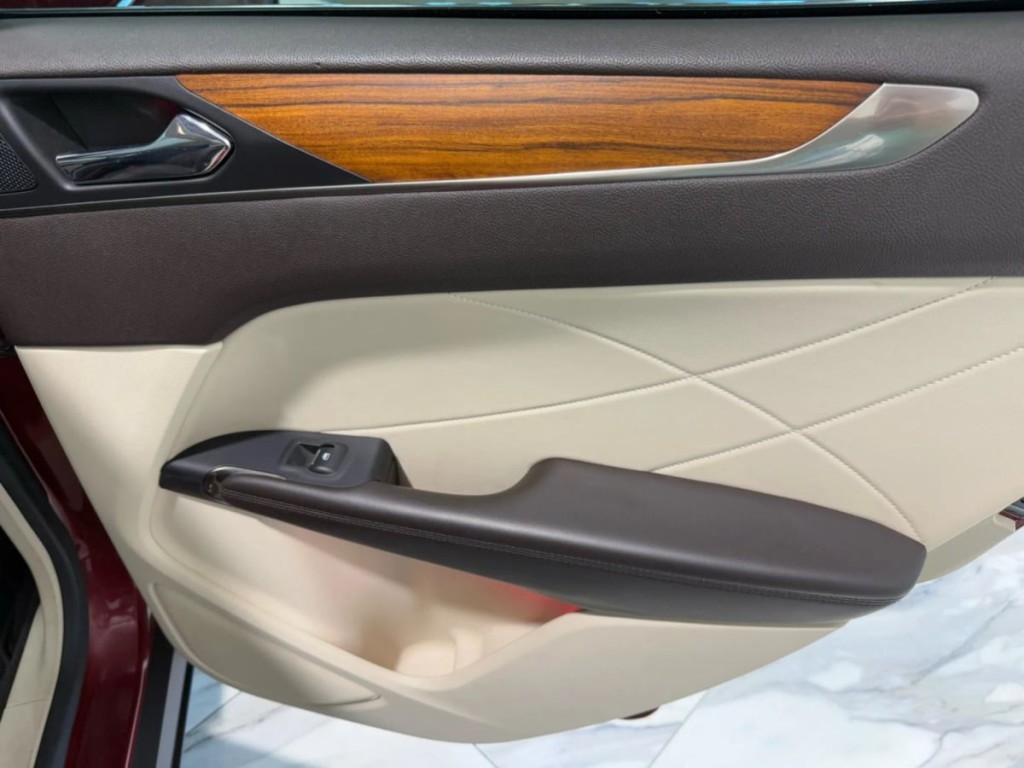 2015 Lincoln MKC Image 34