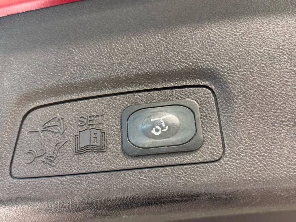 2015 Lincoln MKC Image 36