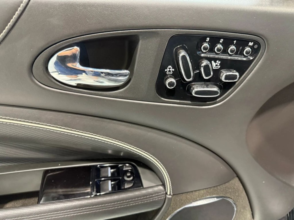 2013 Jaguar XK-Series Image 17