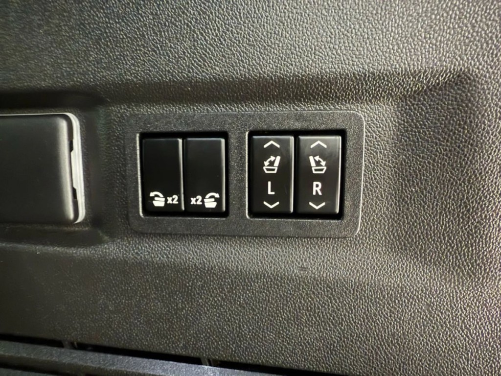 2022 GMC Yukon Image 42