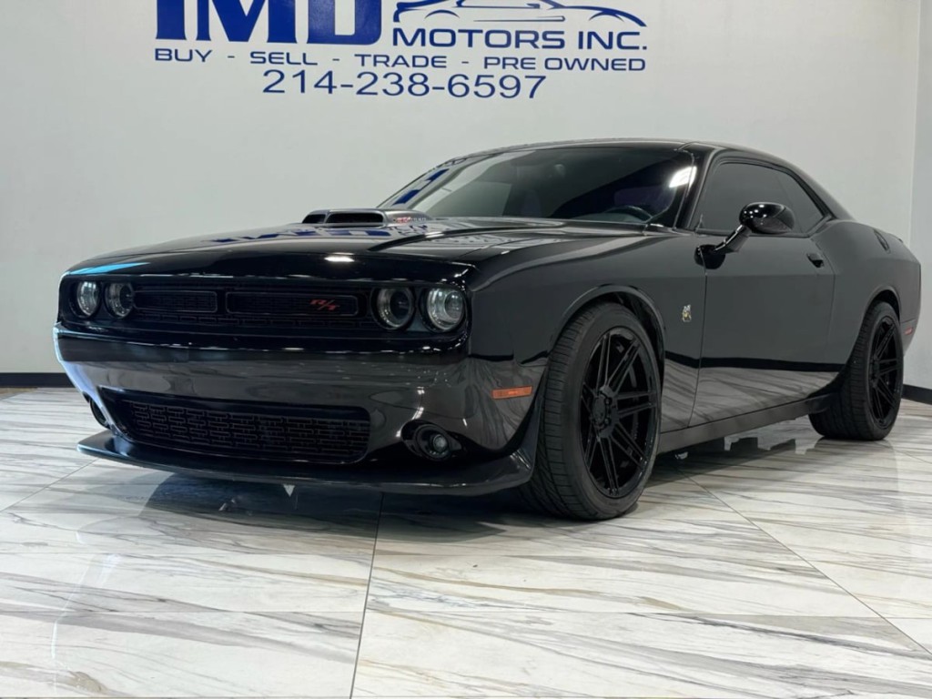 2016 Dodge Challenger Image 2