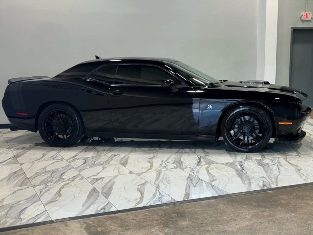 2016 Dodge Challenger Image 5