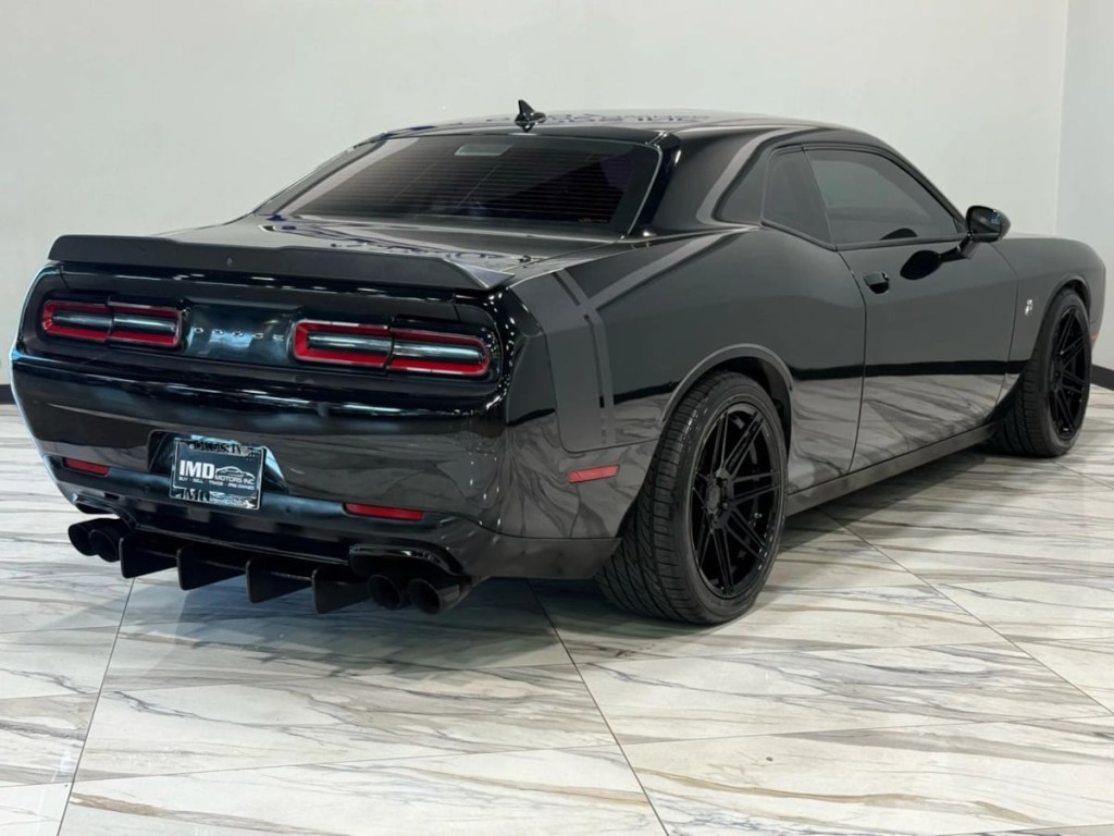 2016 Dodge Challenger Image 6