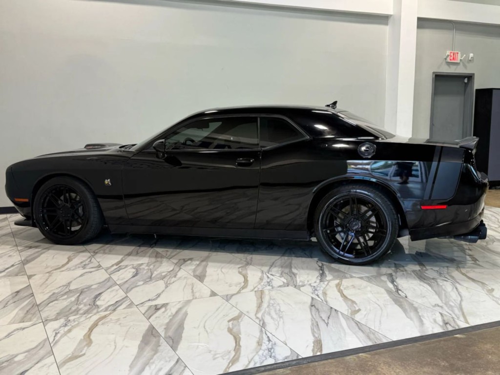 2016 Dodge Challenger Image 9