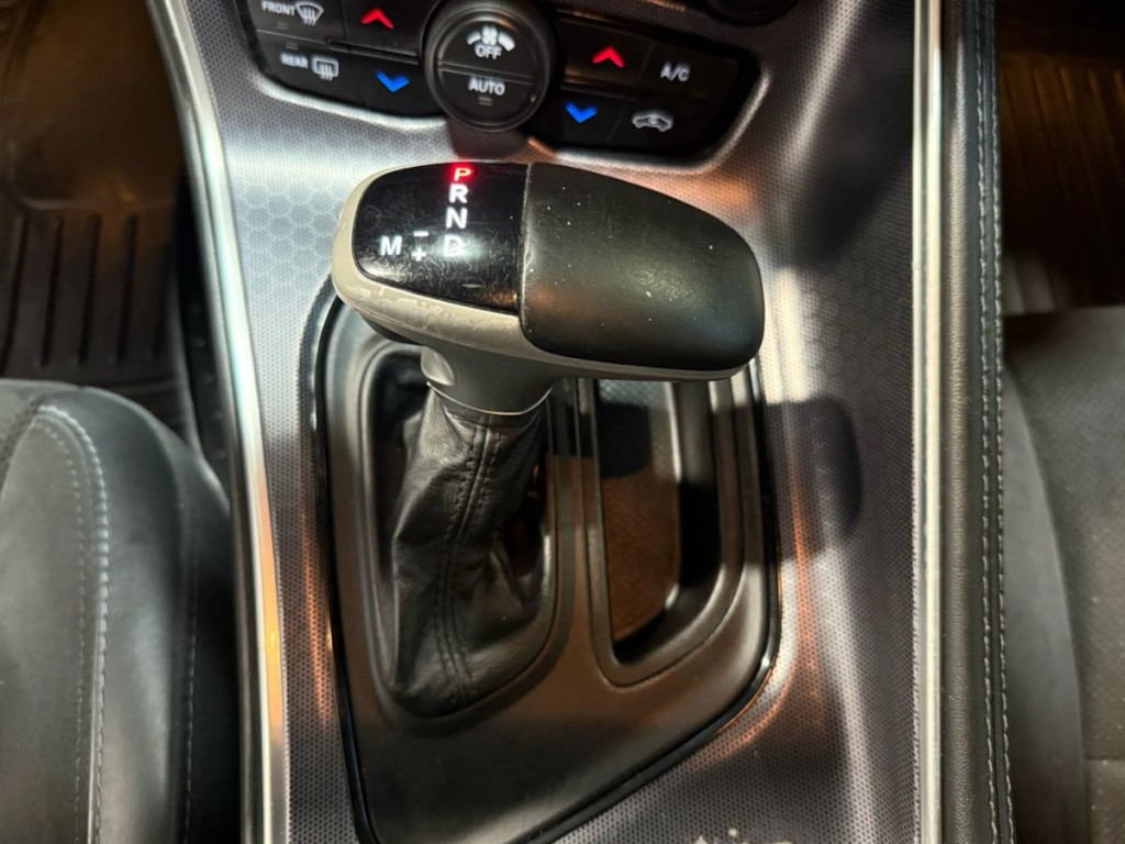 2016 Dodge Challenger Image 19