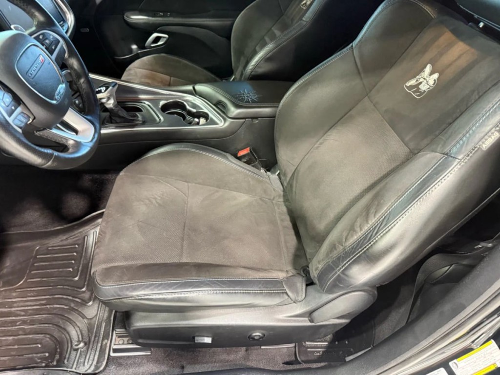 2016 Dodge Challenger Image 22