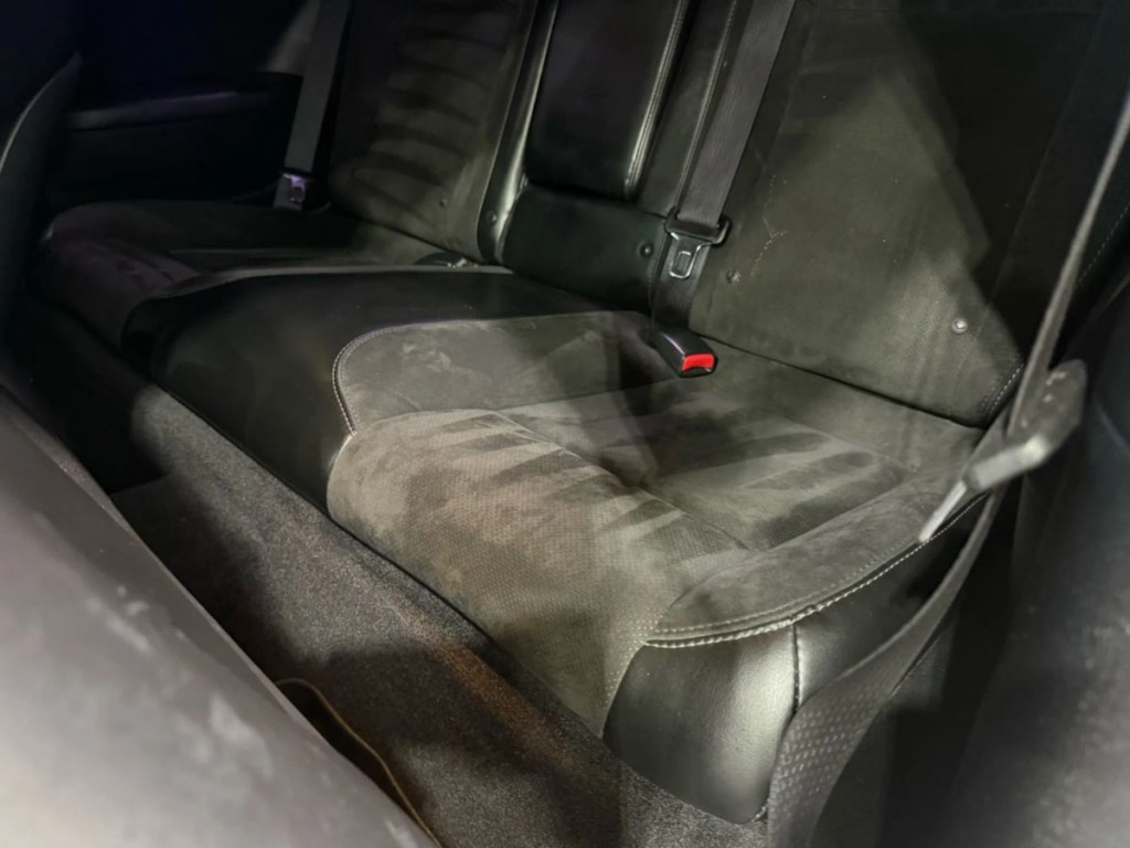 2016 Dodge Challenger Image 25
