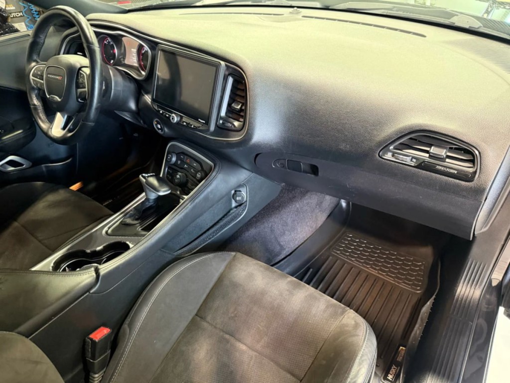 2016 Dodge Challenger Image 27