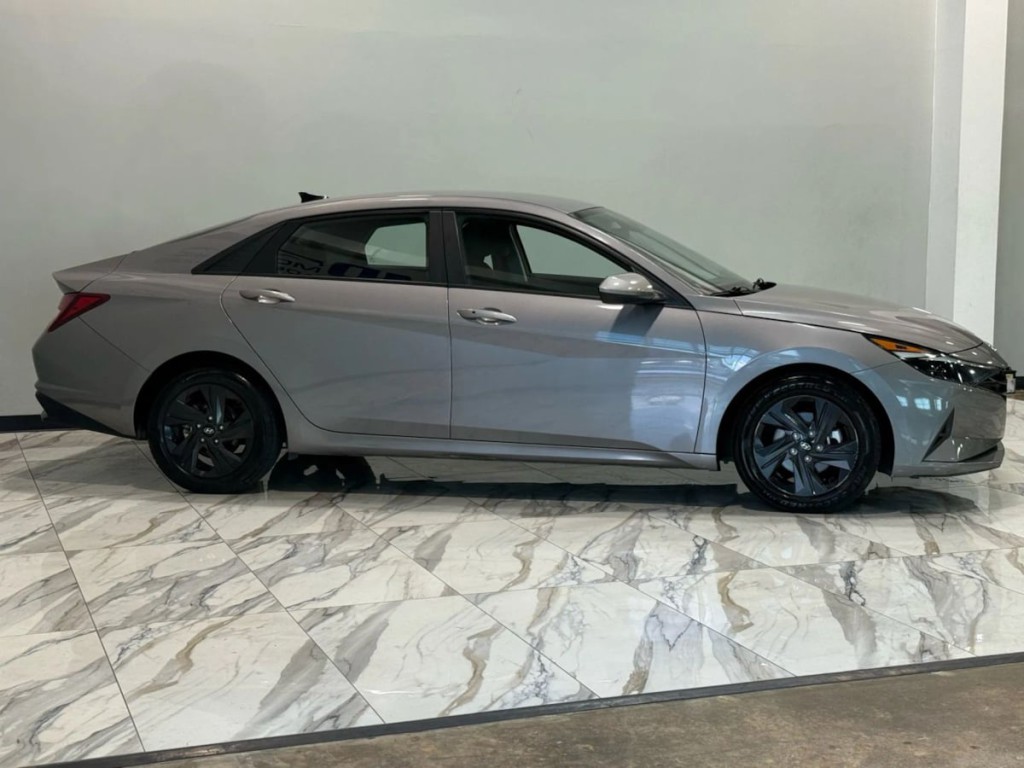 2022 Hyundai Elantra Image 5