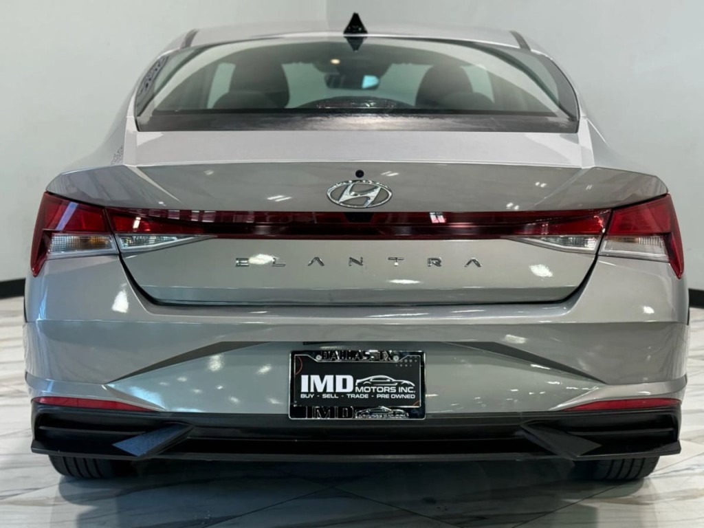 2022 Hyundai Elantra Image 7