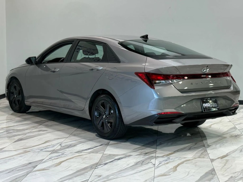 2022 Hyundai Elantra Image 8