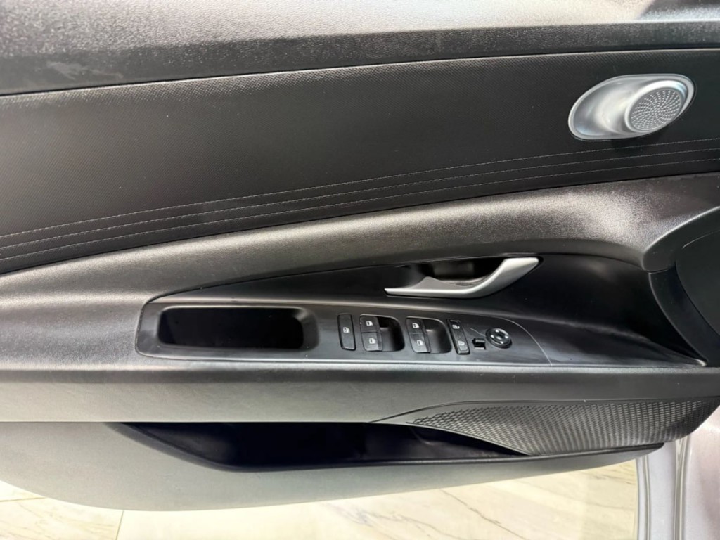 2022 Hyundai Elantra Image 12