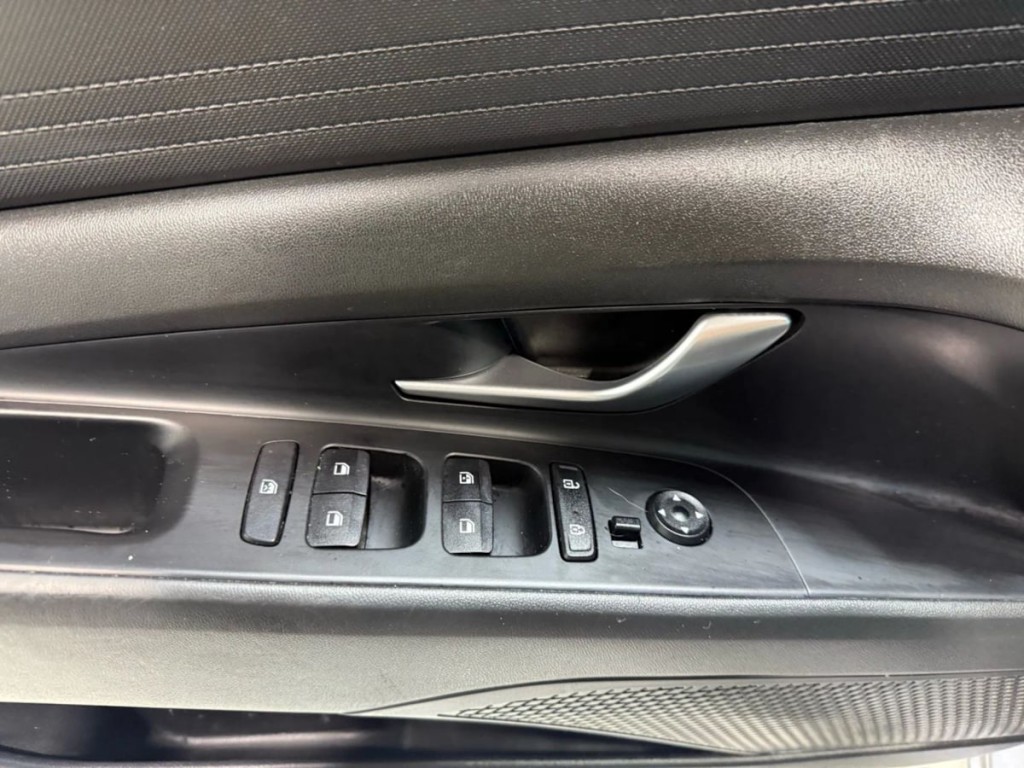 2022 Hyundai Elantra Image 13