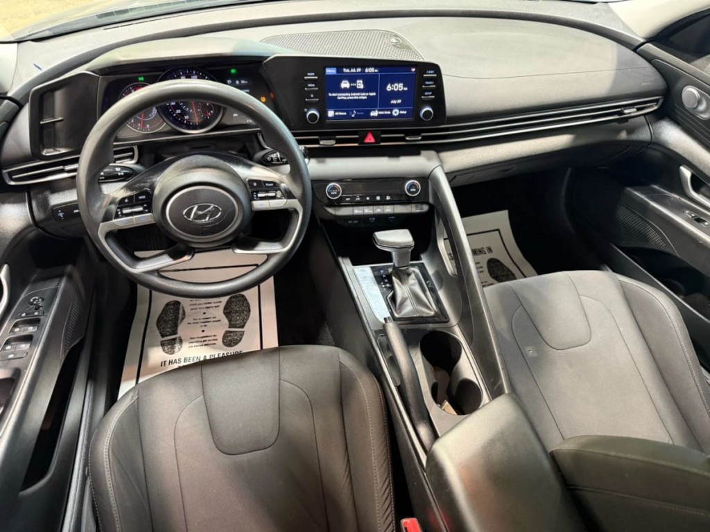 2022 Hyundai Elantra Image 15