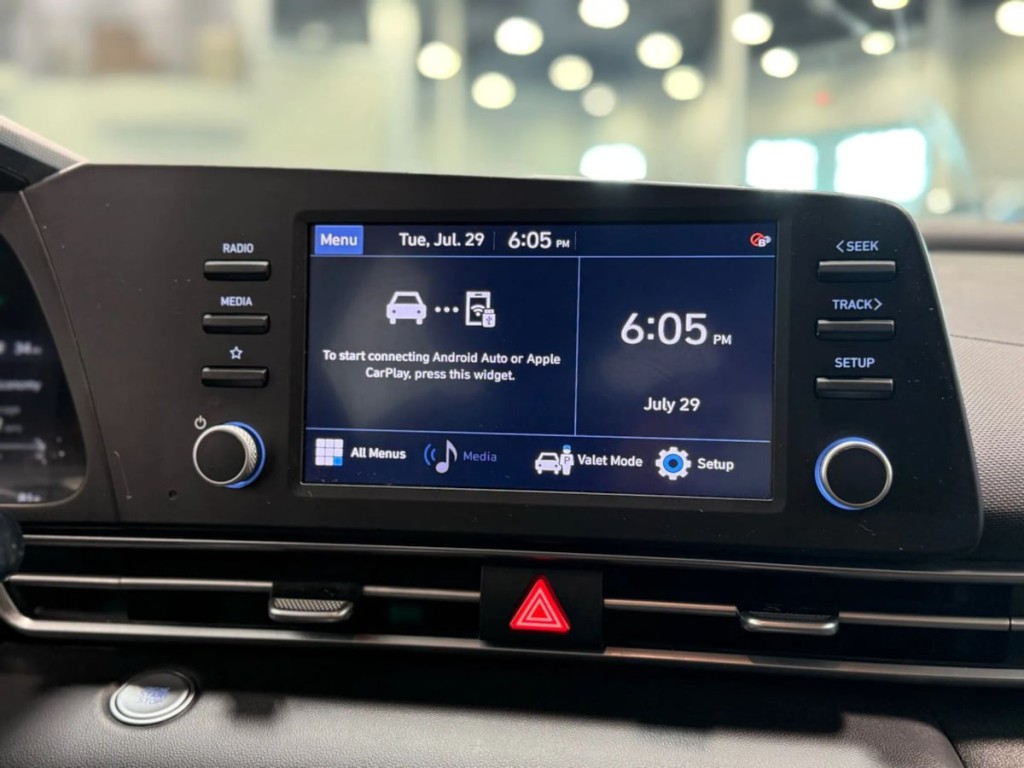 2022 Hyundai Elantra Image 16