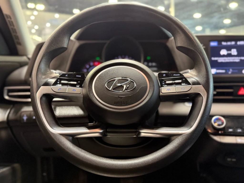 2022 Hyundai Elantra Image 19