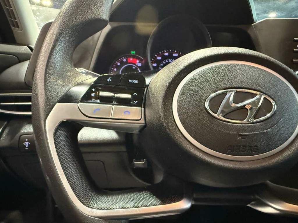 2022 Hyundai Elantra Image 21