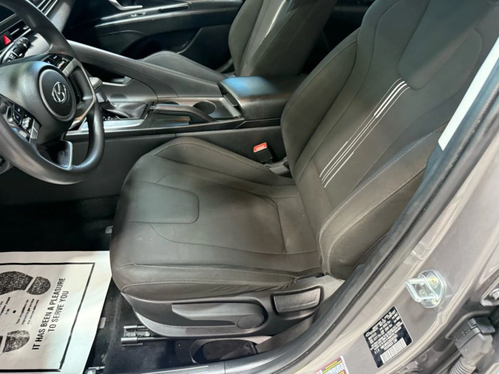 2022 Hyundai Elantra Image 24