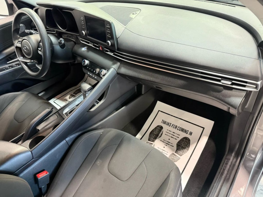 2022 Hyundai Elantra Image 28