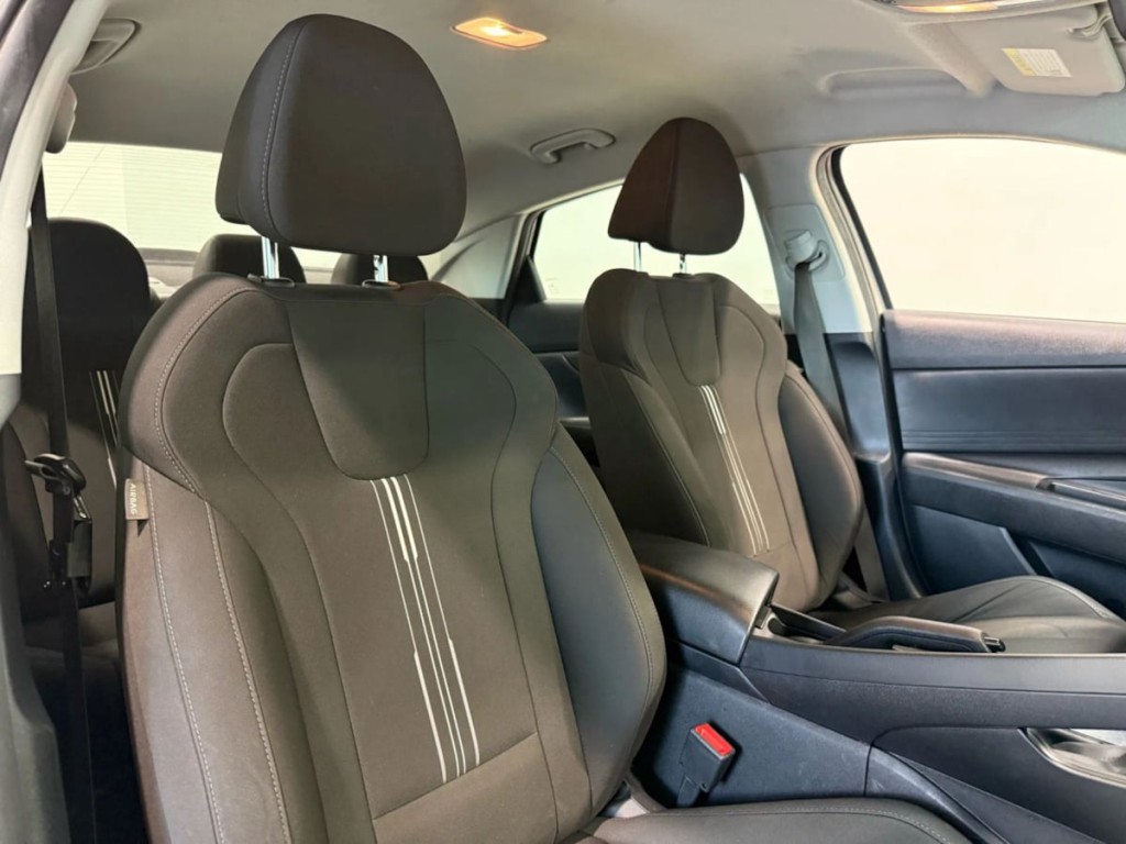 2022 Hyundai Elantra Image 30