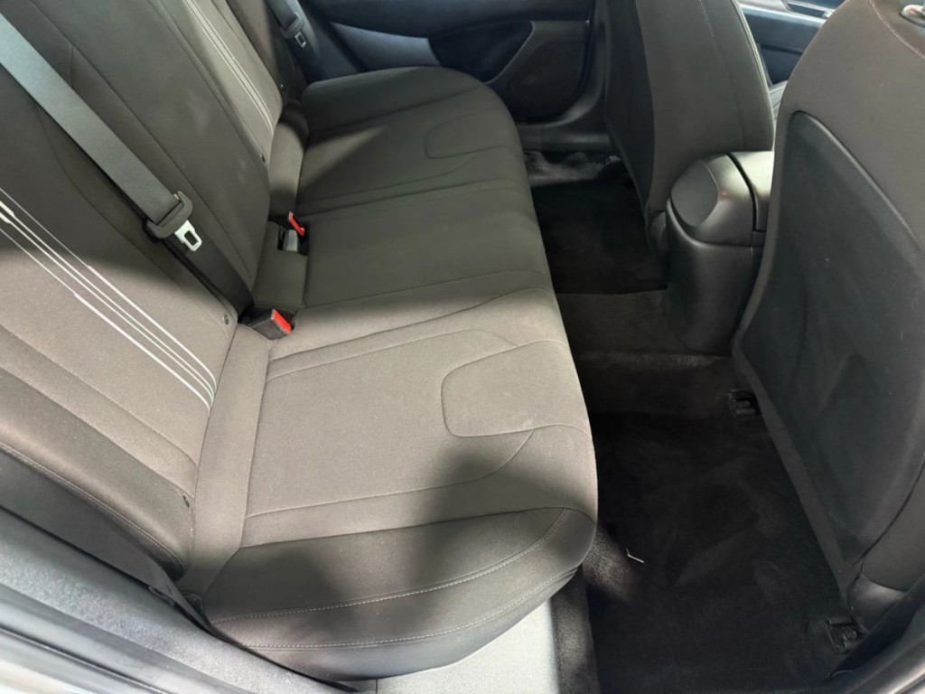 2022 Hyundai Elantra Image 31