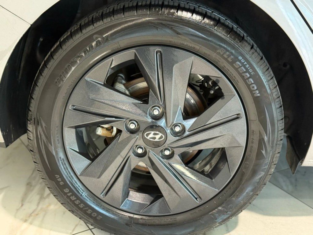 2022 Hyundai Elantra Image 33