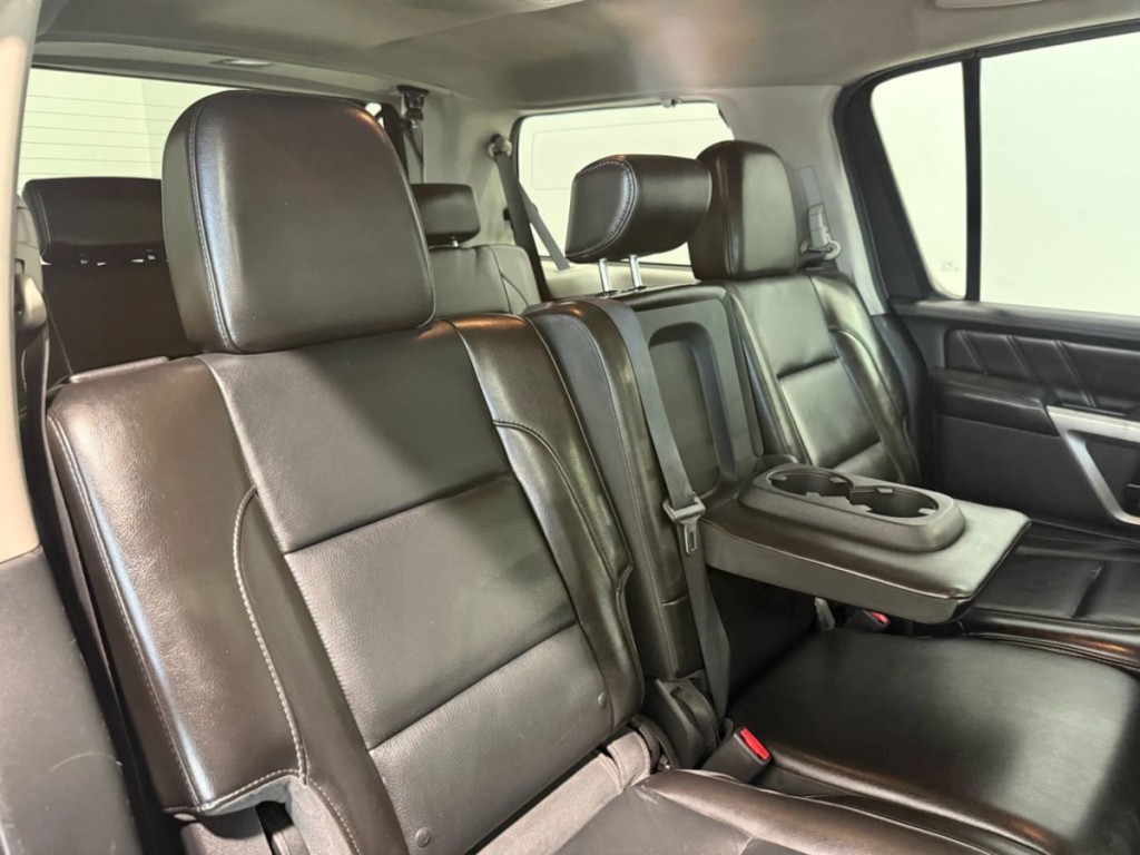 2015 Nissan Armada Image 32