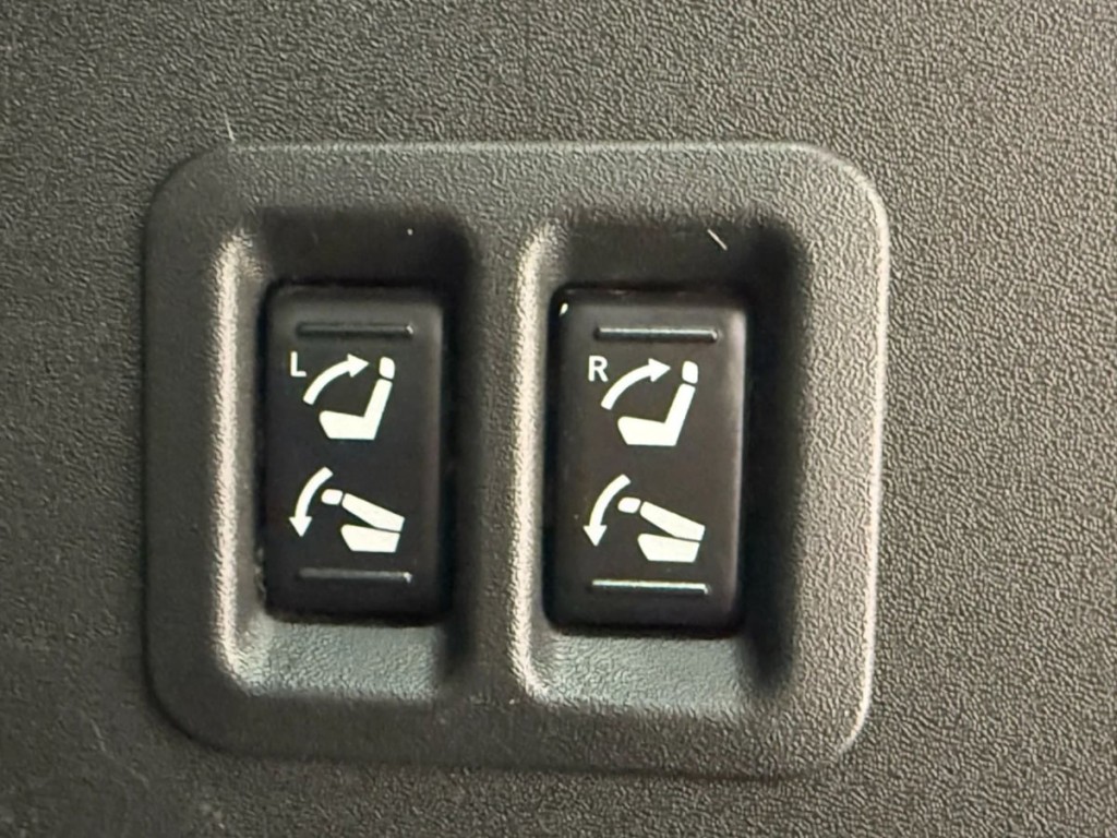2015 Nissan Armada Image 38