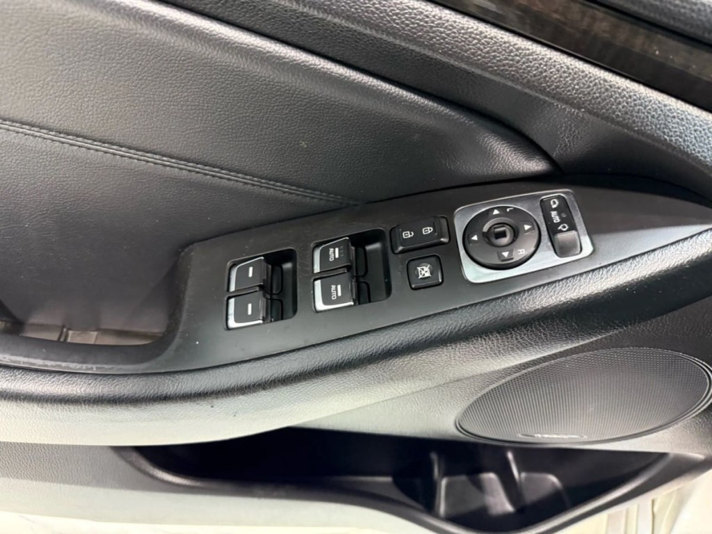 2014 Kia Cadenza Image 12