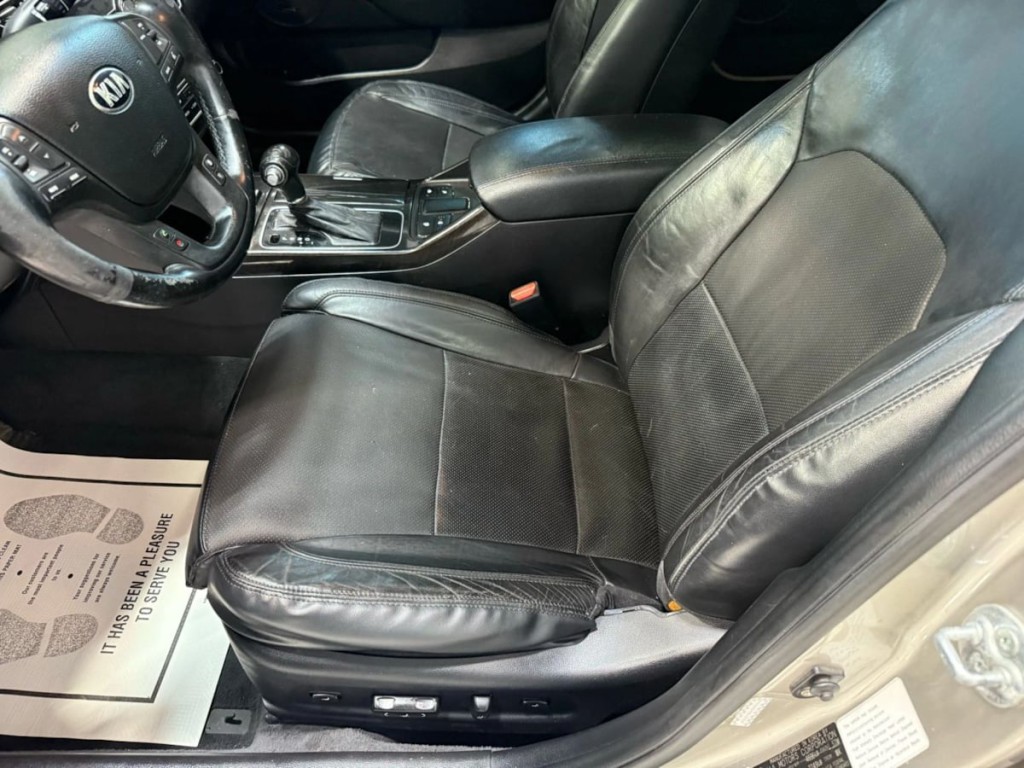 2014 Kia Cadenza Image 23