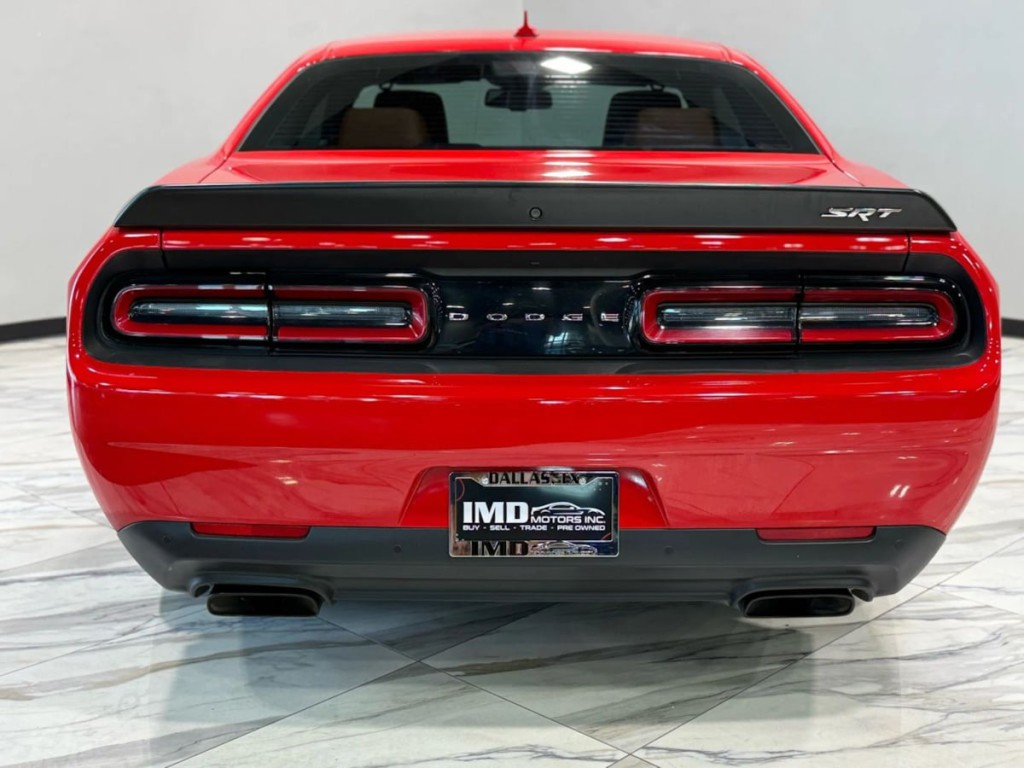 2015 Dodge Challenger Image 8