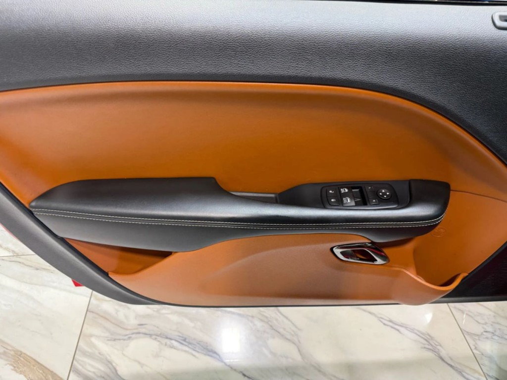 2015 Dodge Challenger Image 13