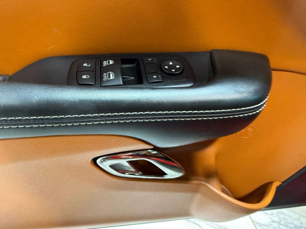 2015 Dodge Challenger Image 14
