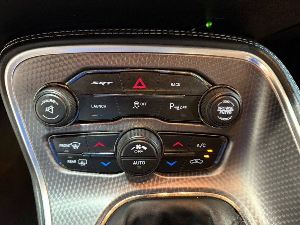 2015 Dodge Challenger Image 20