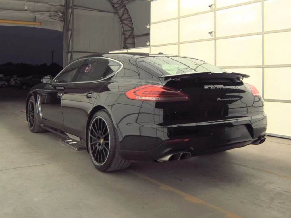 2014 Porsche Panamera Image 3