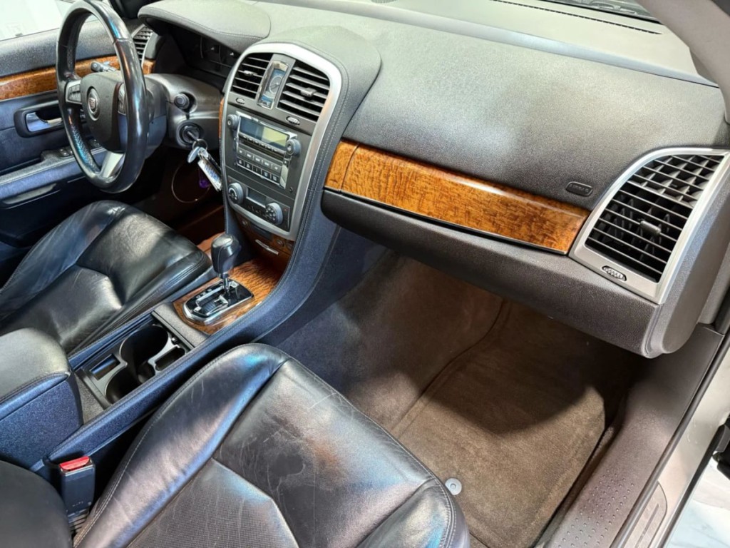 2008 Cadillac SRX Image 25