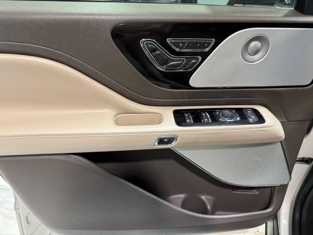 2020 Lincoln Aviator Image 12