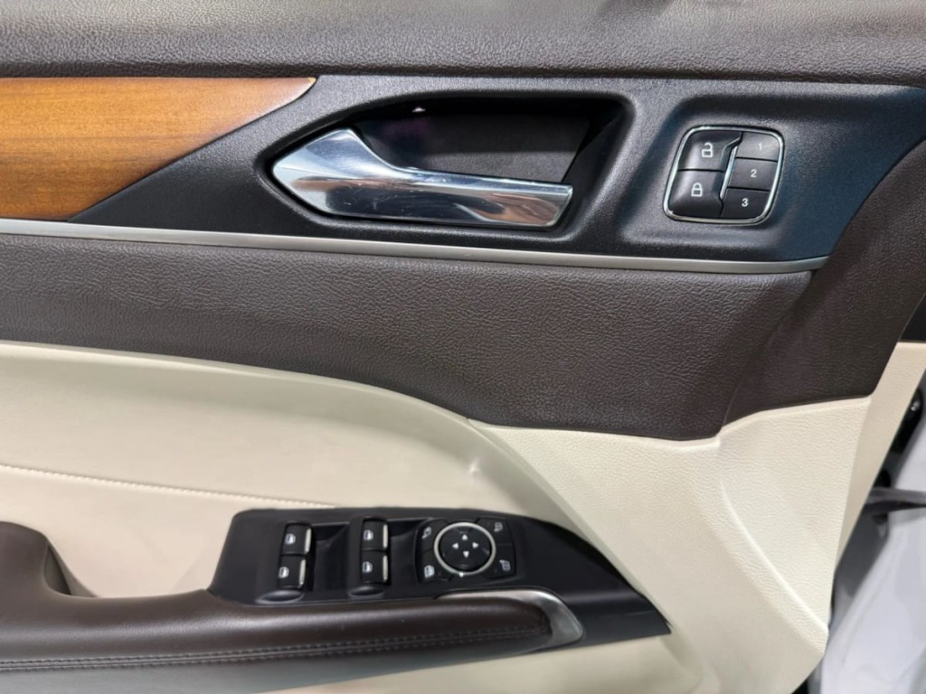 2015 Lincoln MKC Image 13