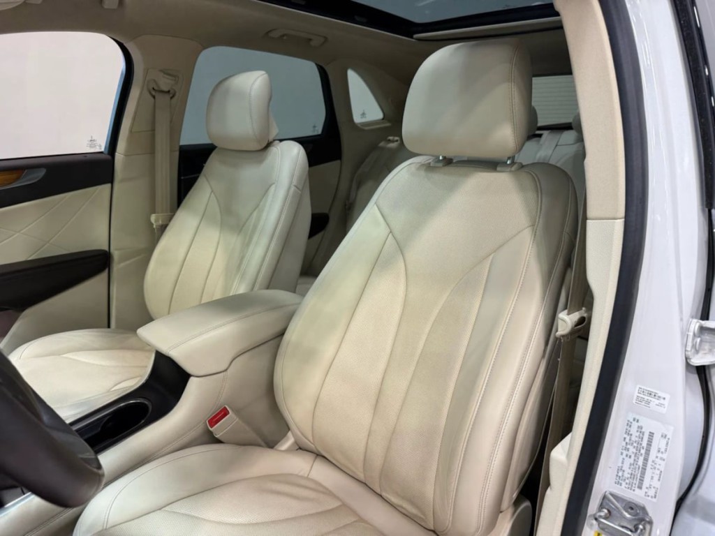 2015 Lincoln MKC Image 24