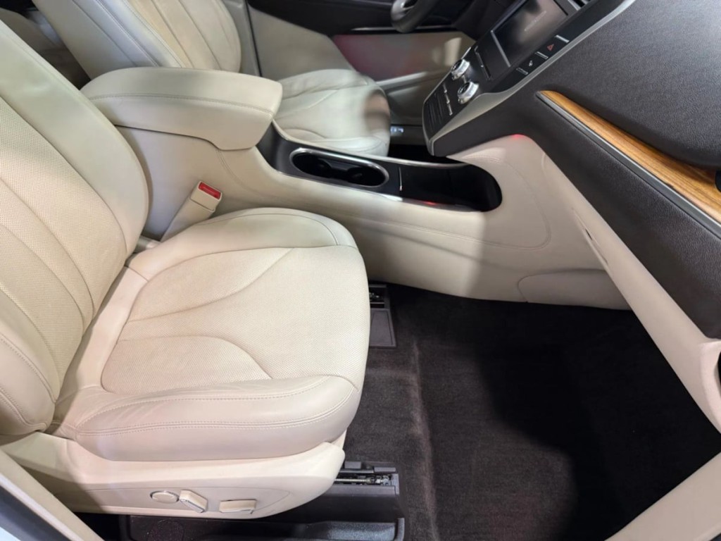 2015 Lincoln MKC Image 28