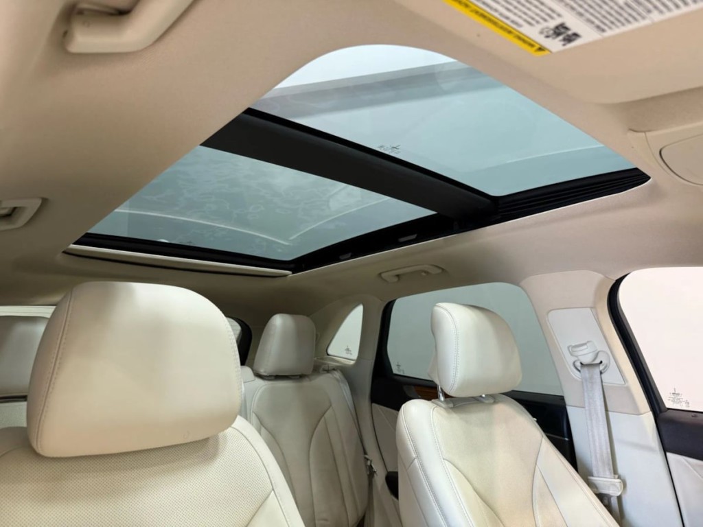 2015 Lincoln MKC Image 30