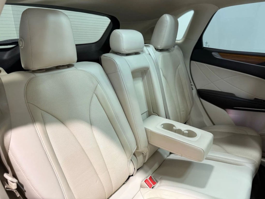 2015 Lincoln MKC Image 32